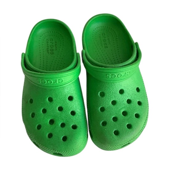 CROCS Kids Vibrant Green Slippers - Picture 3 of 10
